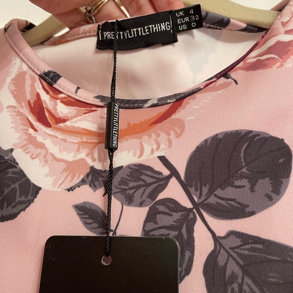 Pretty little thing classic floral dress- brand new with tags, never worn - Picture 4 of 6